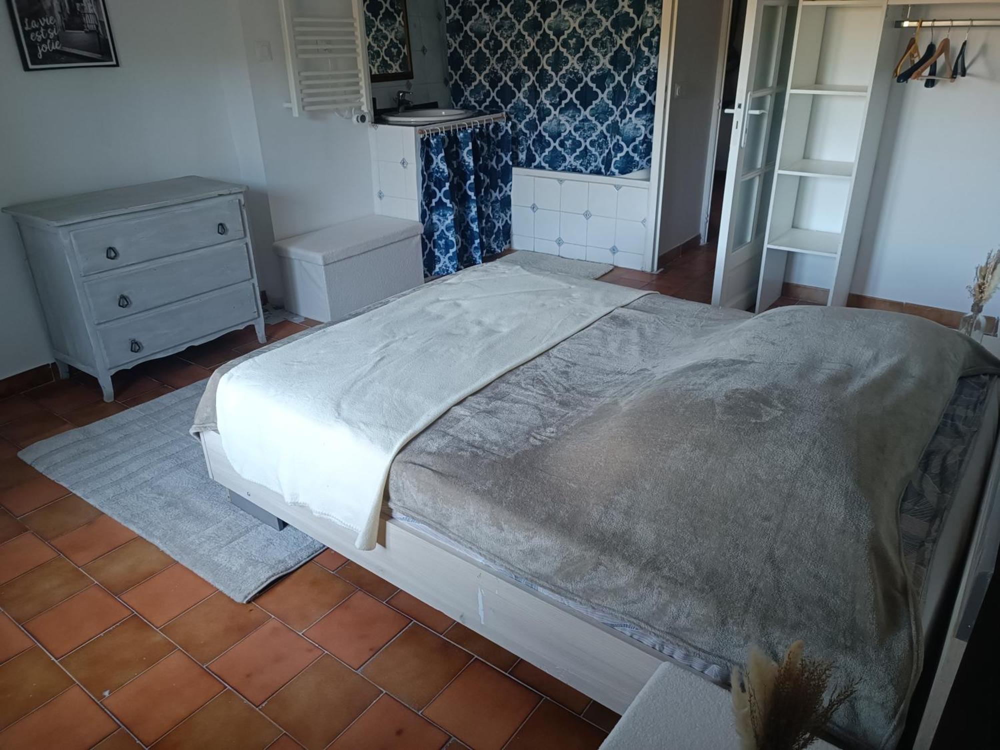 Au Puits De Figa Apartment Figanieres Bagian luar foto